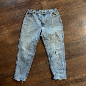 VTG Levi’s 551 relaxed fit tapered leg jeans 14 short